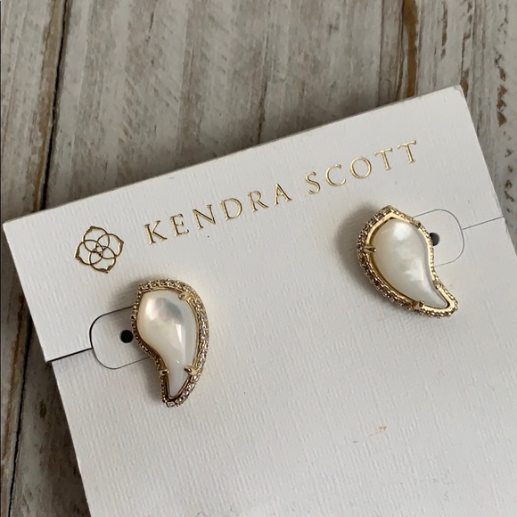 Kendra Scott Jewelry - Kendra Scott Temple Stud Earrings Gold NEW